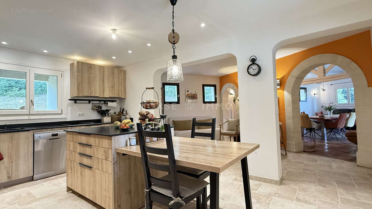 Maison à FONTVIEILLE