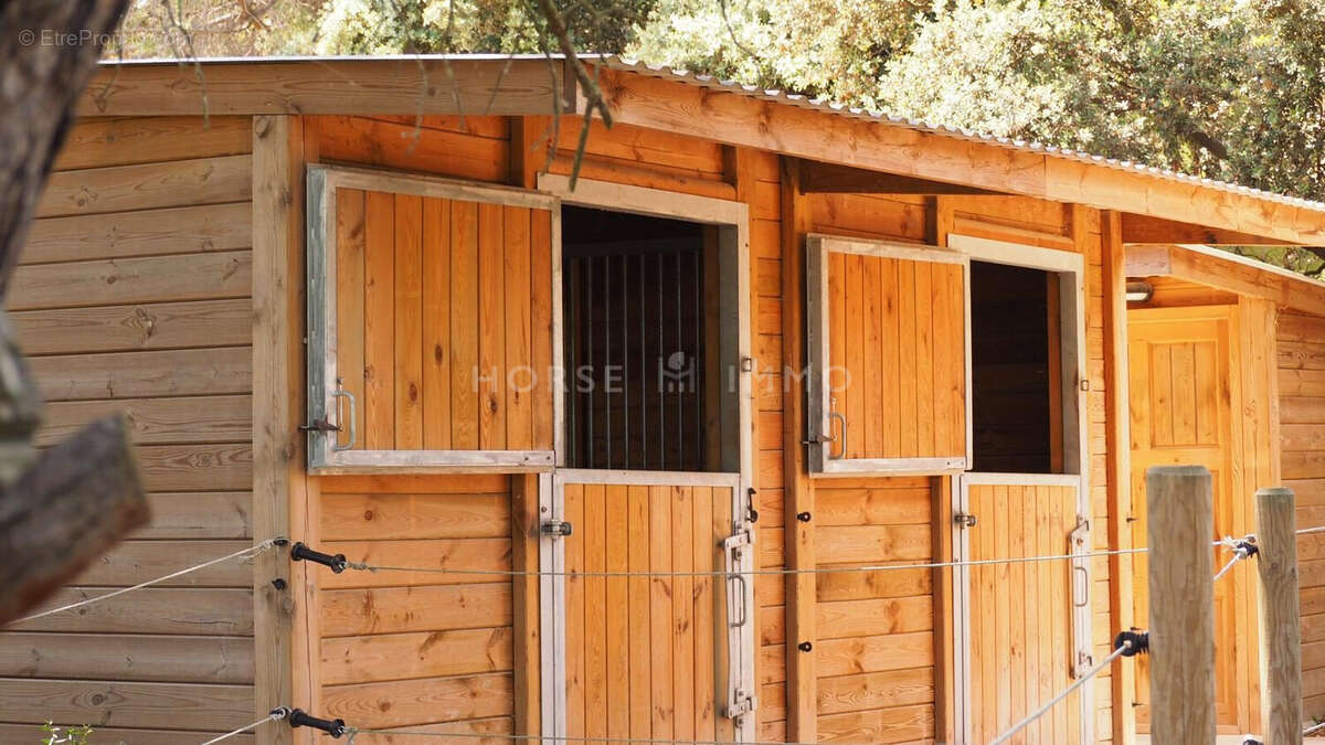 Maison à FONTVIEILLE