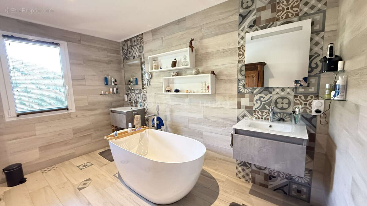 Maison à SAINT-FORTUNAT-SUR-EYRIEUX