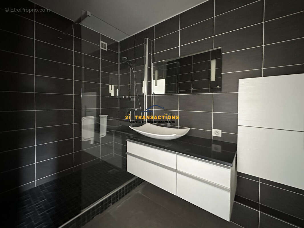 Appartement à SAINT-PRIEST-EN-JAREZ