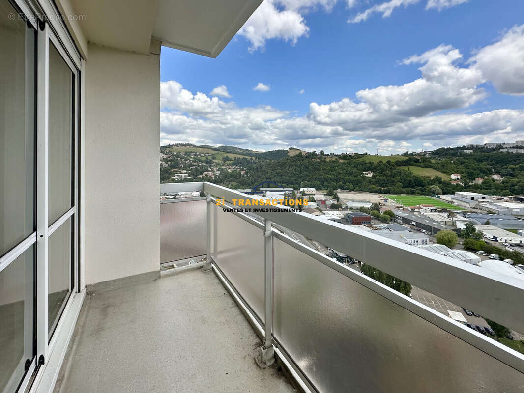 Appartement à SAINT-PRIEST-EN-JAREZ