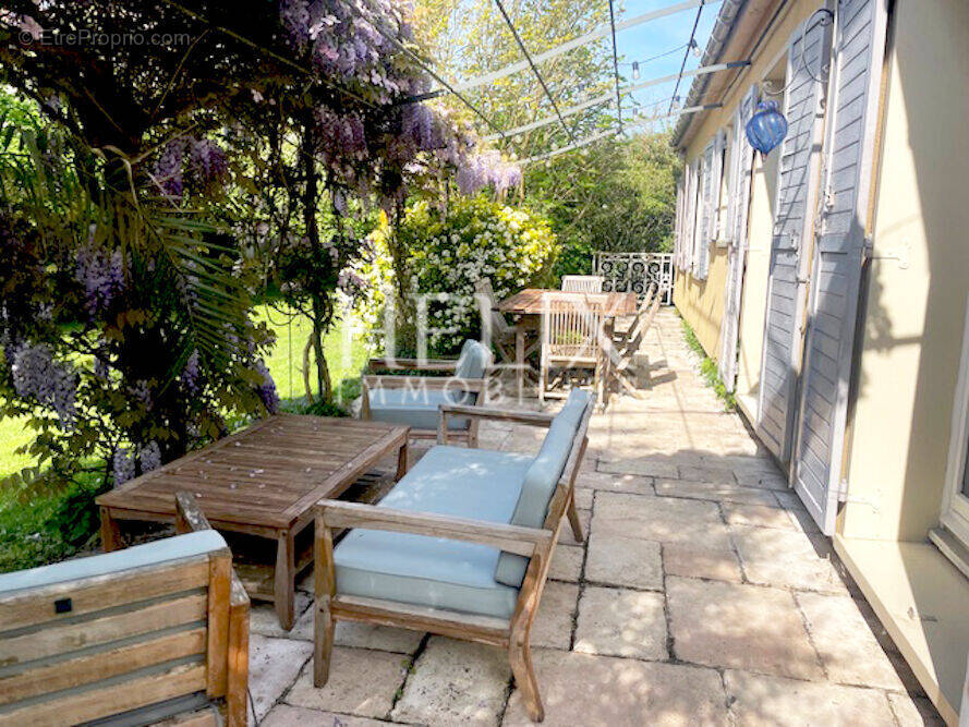 Maison à CRESPIERES