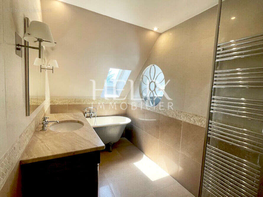 Maison à CRESPIERES