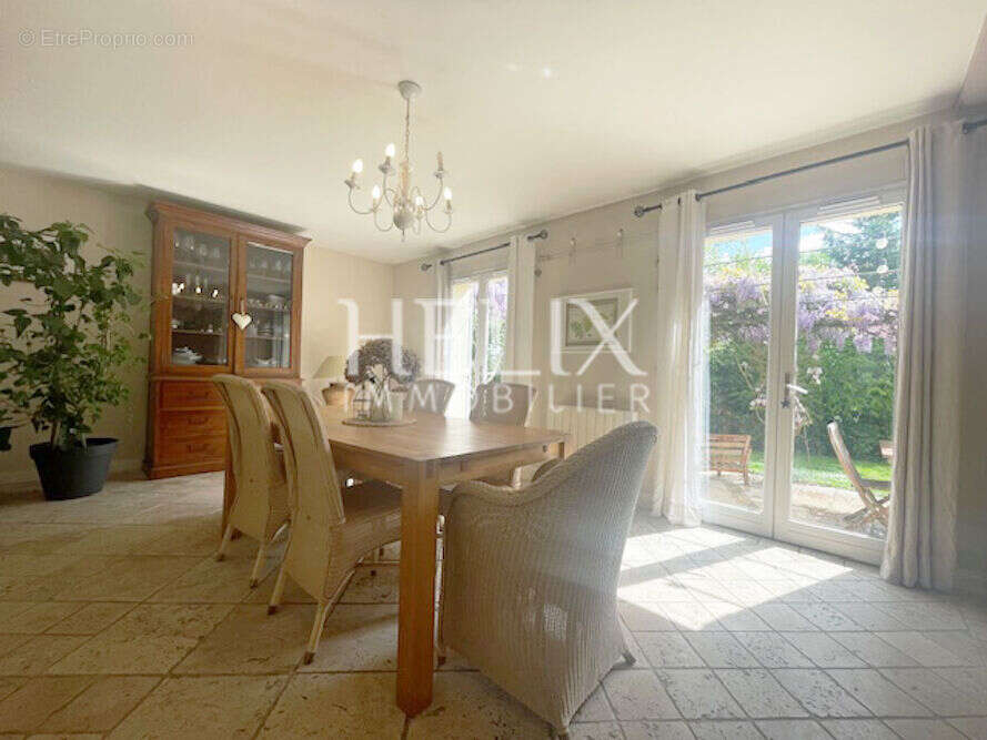 Maison à CRESPIERES