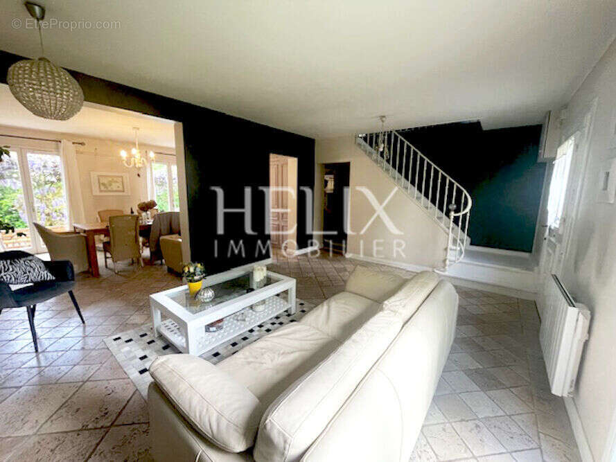 Maison à CRESPIERES