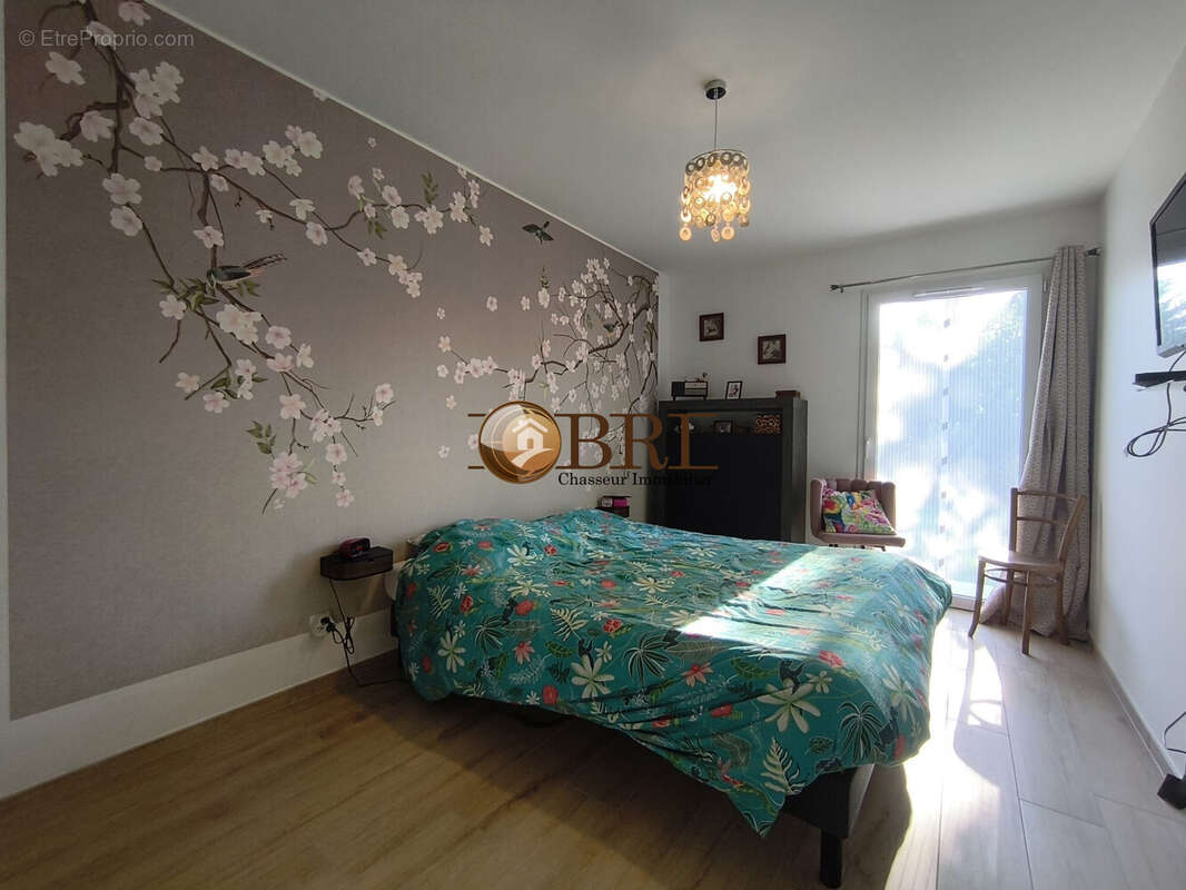 chambre 1 - Maison à LES ABRETS