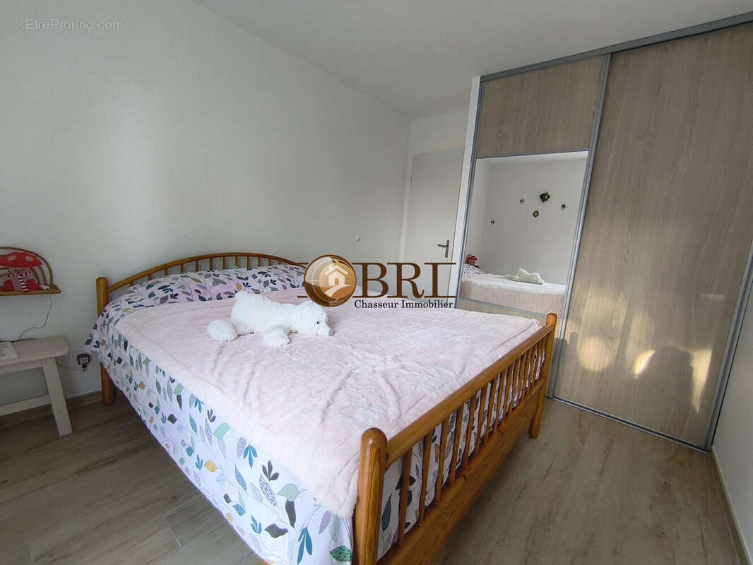 chambre 2 - Maison à LES ABRETS