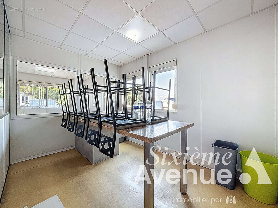 Commerce à TETEGHEM