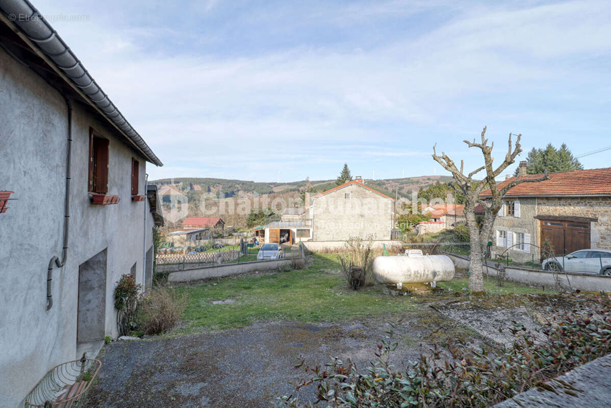 Maison à CHATEL-MONTAGNE