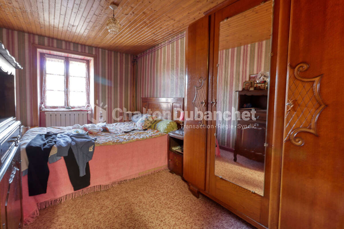 Maison à CHATEL-MONTAGNE