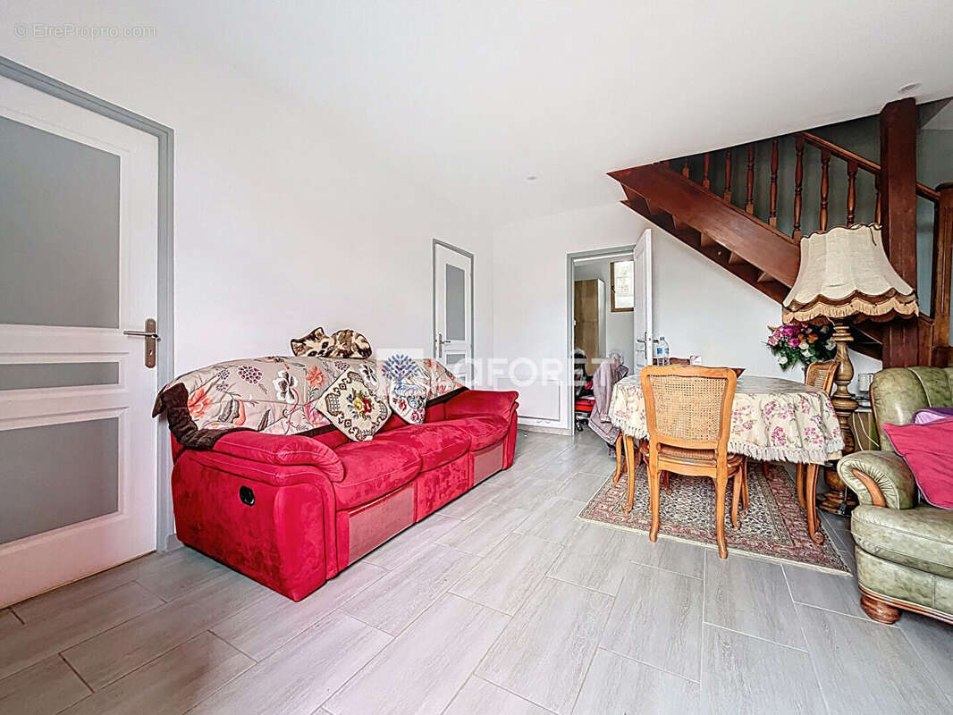 Maison à SAINT-LOUP-LAMAIRE