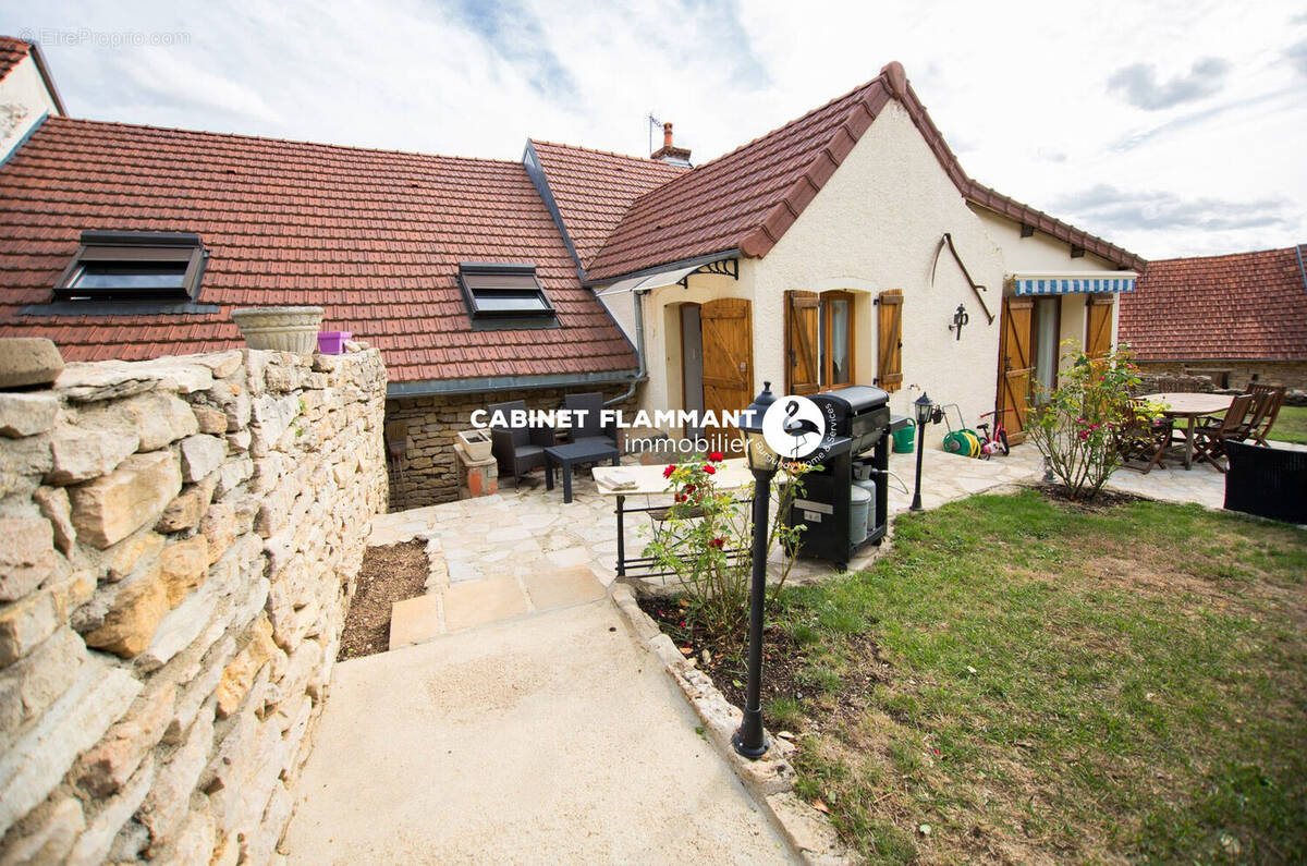 Maison à VILLEFERRY