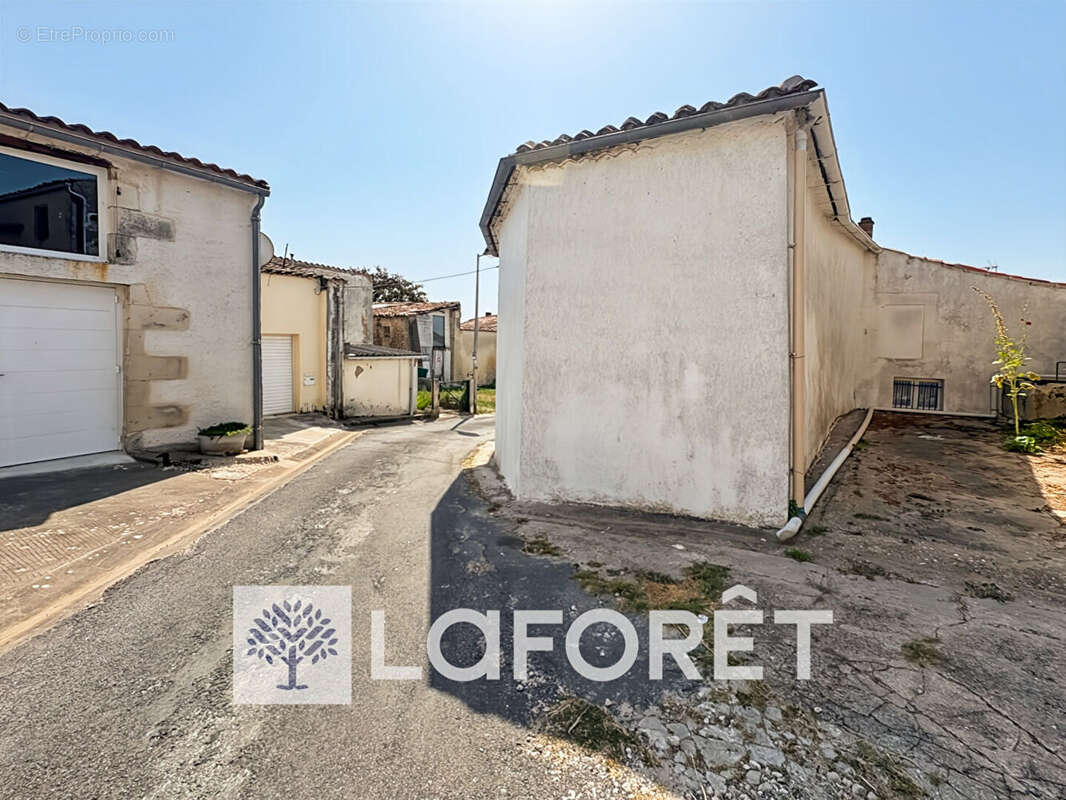 Maison à MORTAGNE-SUR-GIRONDE