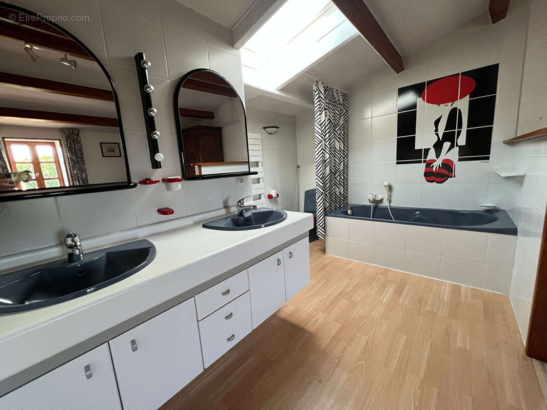 Maison à SAINTE-SOULLE