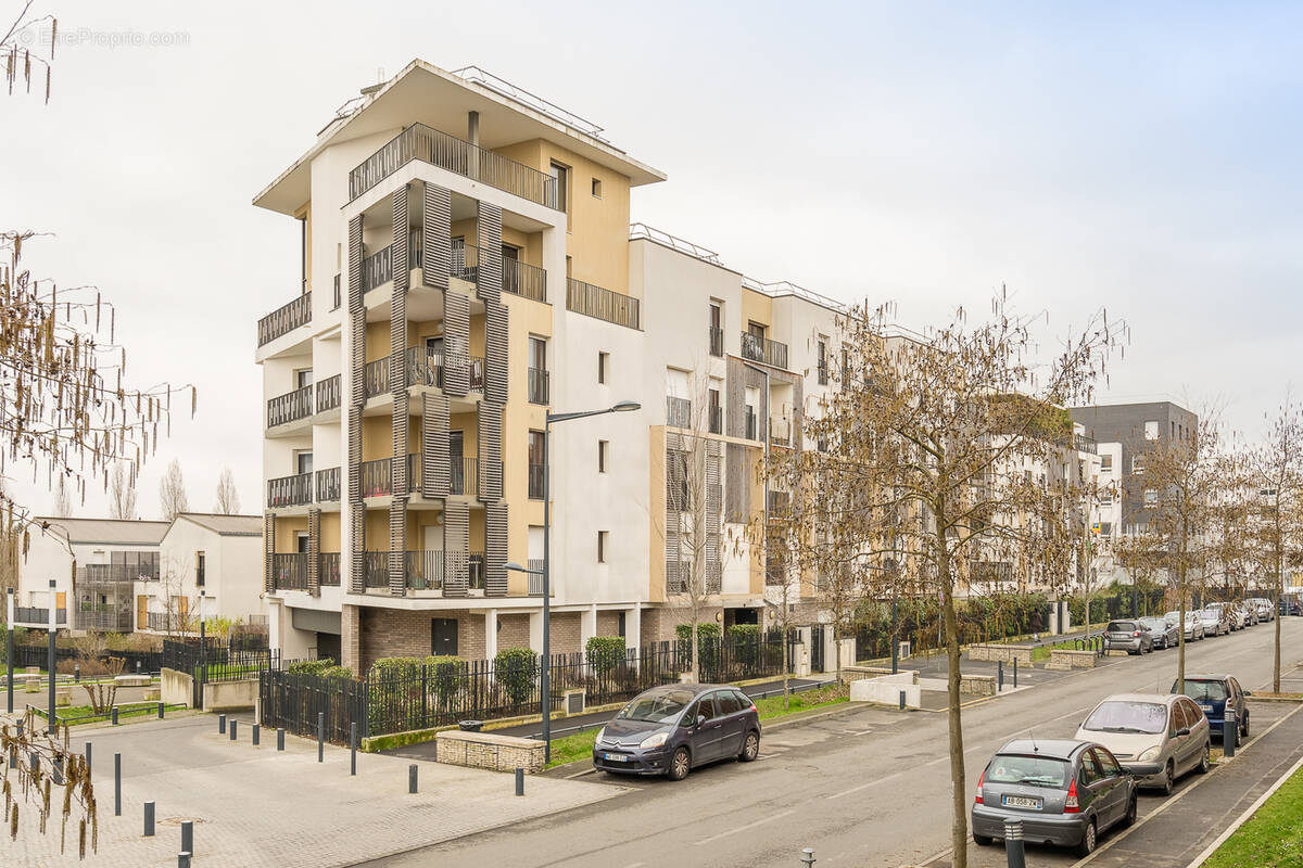 Appartement à LES PAVILLONS-SOUS-BOIS