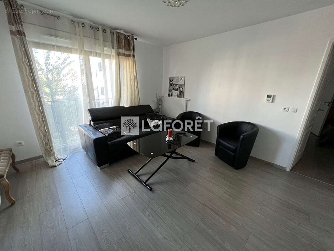 Appartement à LES PAVILLONS-SOUS-BOIS