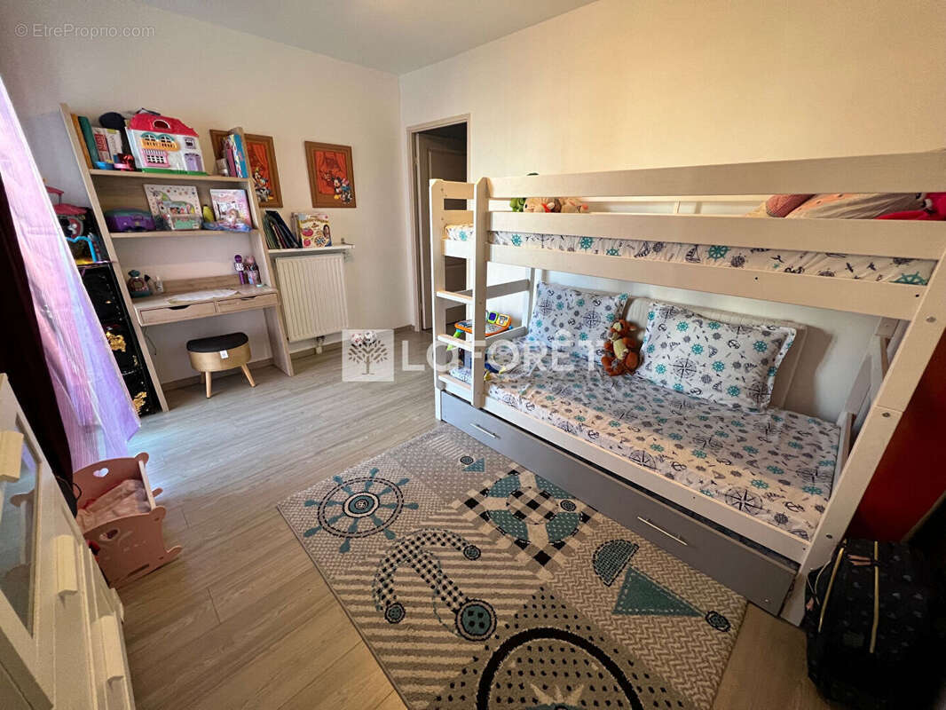 Appartement à LES PAVILLONS-SOUS-BOIS