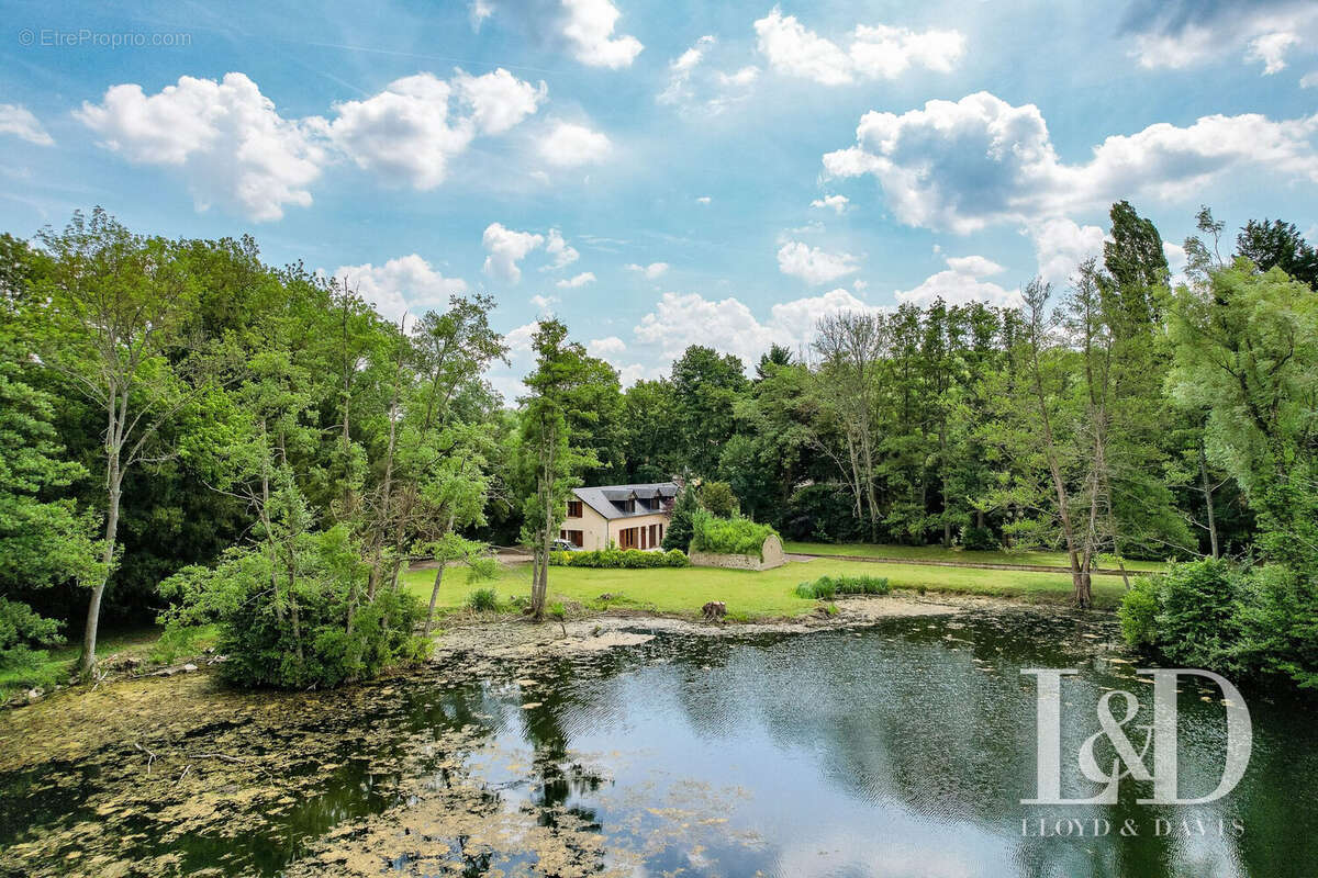 Maison à SAINT-MAURICE-MONTCOURONNE