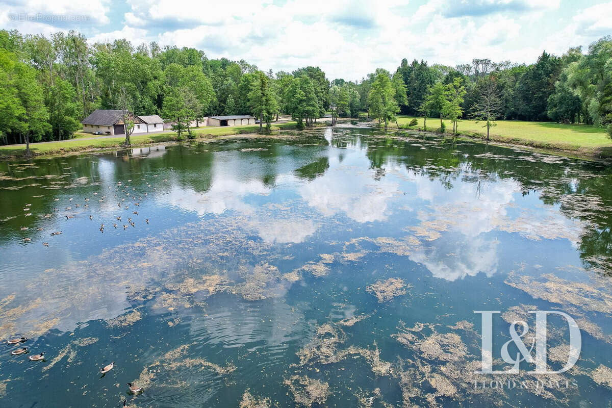 Maison à SAINT-MAURICE-MONTCOURONNE