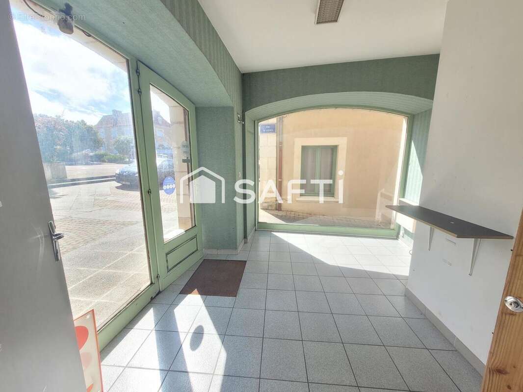 Photo 2 - Commerce à DESCARTES