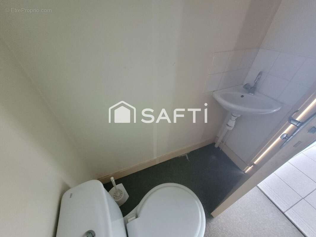 Photo 6 - Commerce à DESCARTES