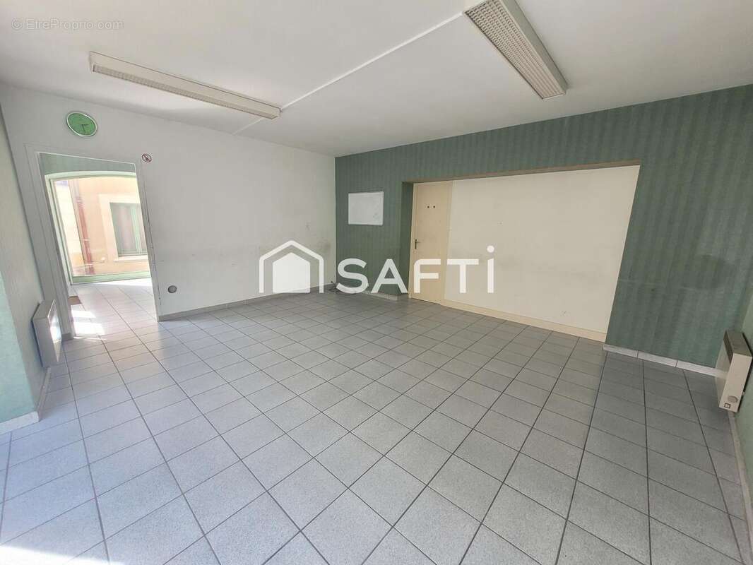 Photo 7 - Commerce à DESCARTES