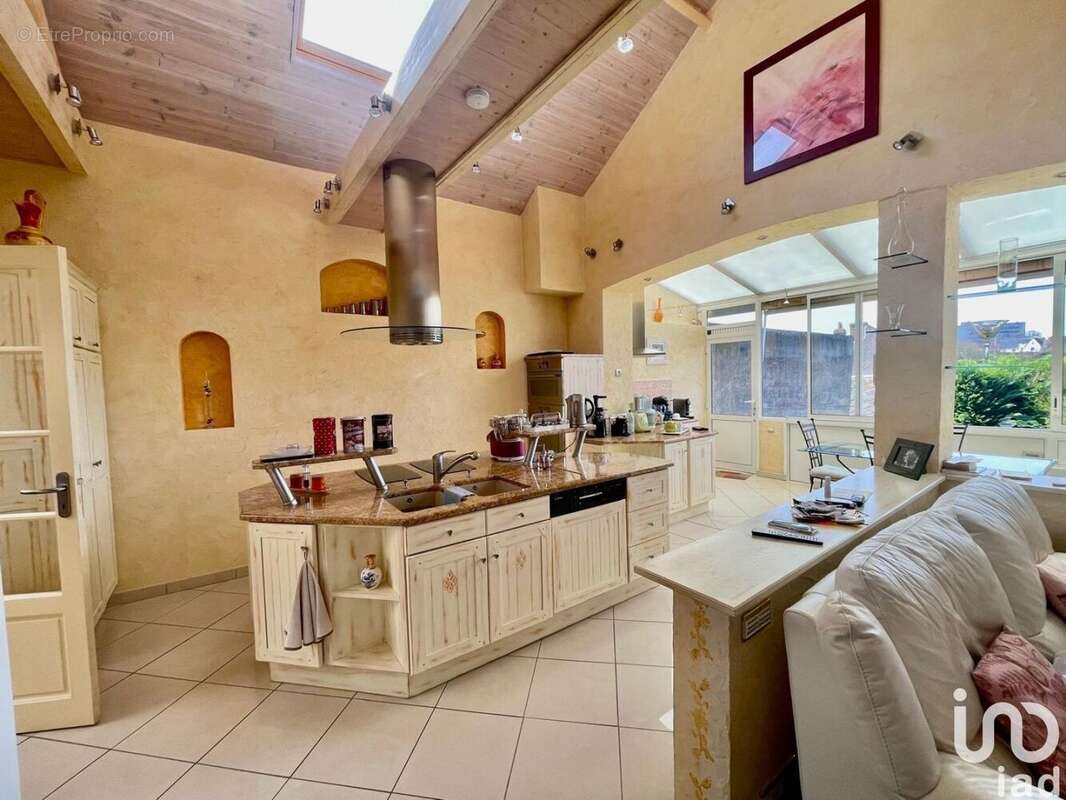 Photo 3 - Commerce à SAINTE-MAURE-DE-TOURAINE