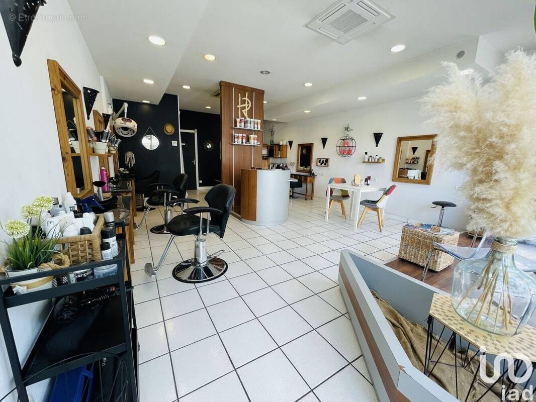 Photo 1 - Commerce à LA RICHE