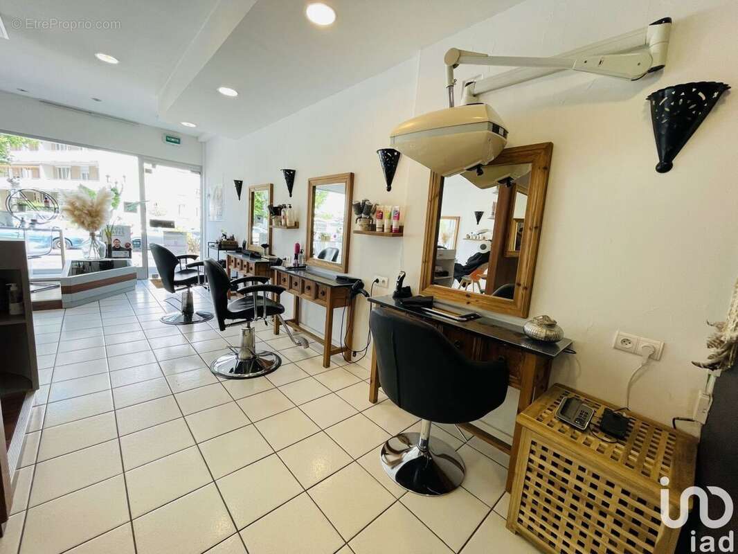 Photo 4 - Commerce à LA RICHE