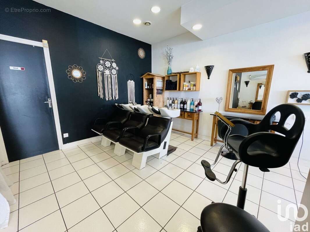 Photo 6 - Commerce à LA RICHE