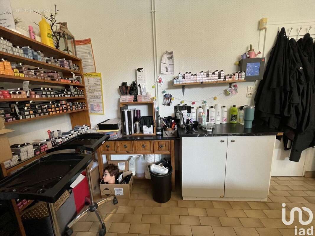 Photo 9 - Commerce à LA RICHE