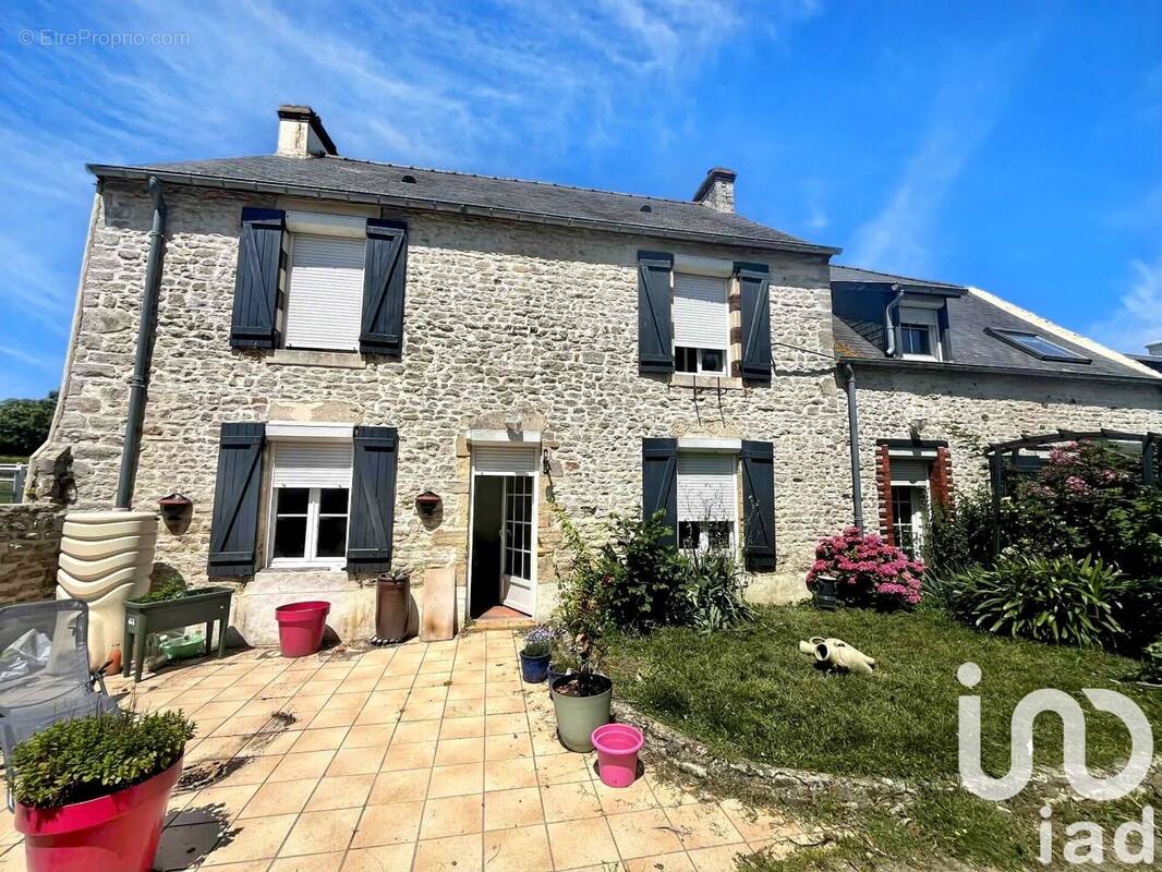 Photo 1 - Maison à PORT-EN-BESSIN-HUPPAIN