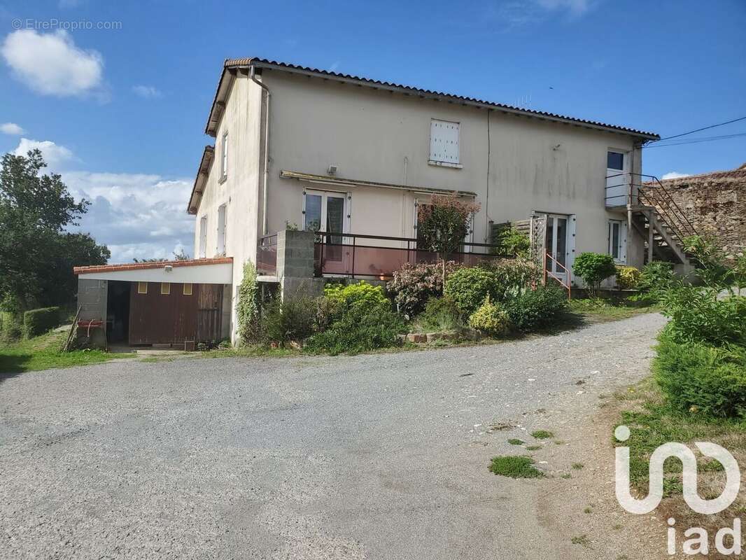 Photo 2 - Maison à LA TARDIERE