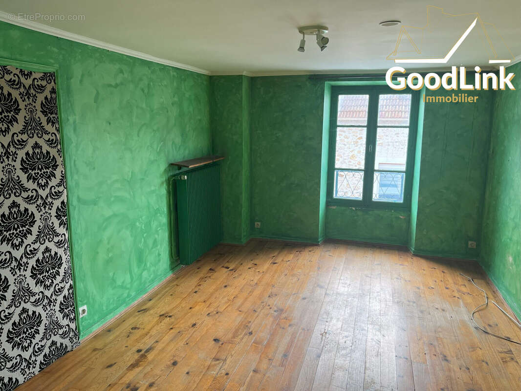 Maison à FONTENAY-LE-VICOMTE