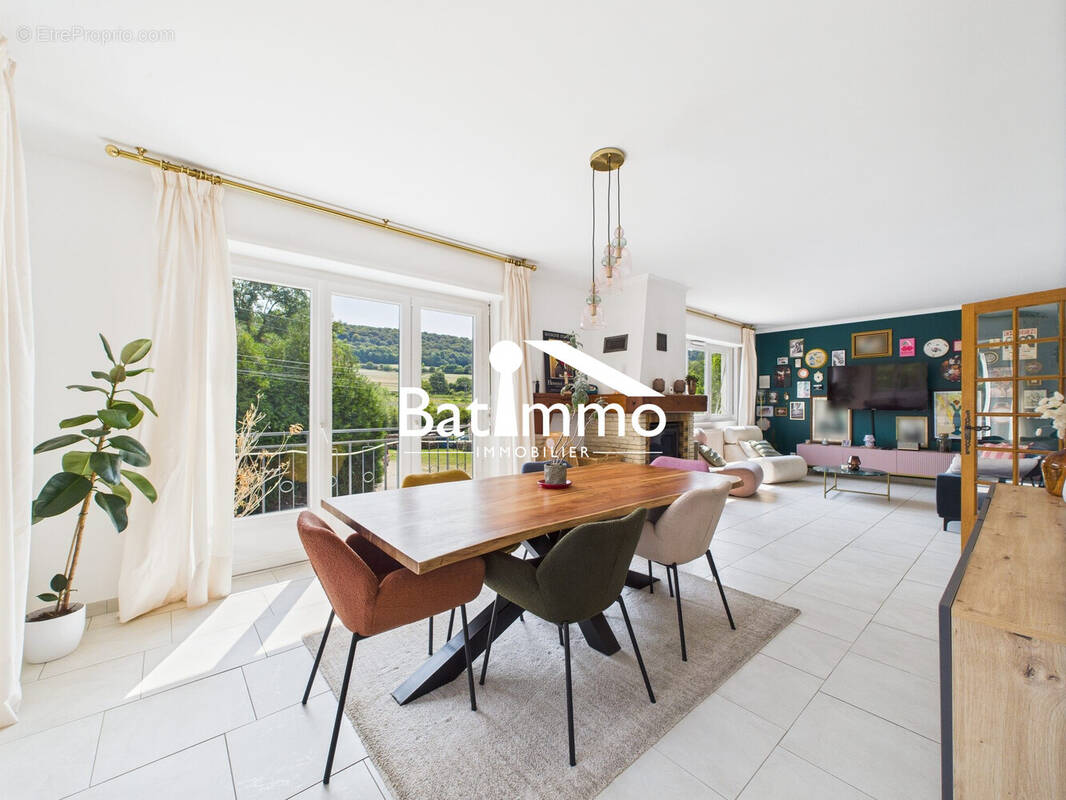 Maison à BAYONVILLE-SUR-MAD