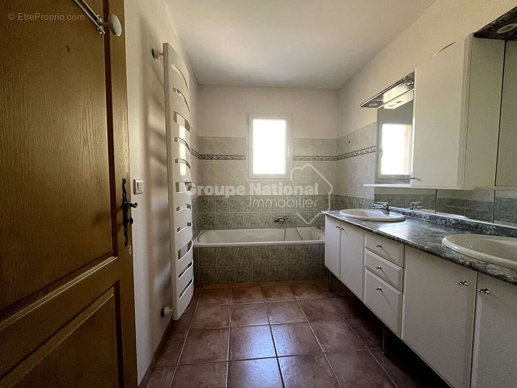 Maison à FLASSANS-SUR-ISSOLE