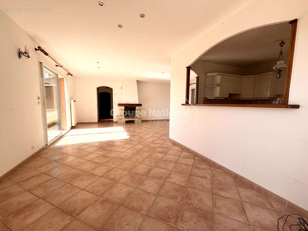 Maison à FLASSANS-SUR-ISSOLE