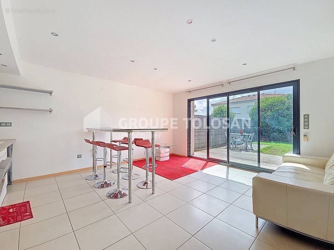 Maison à LAVERNOSE-LACASSE