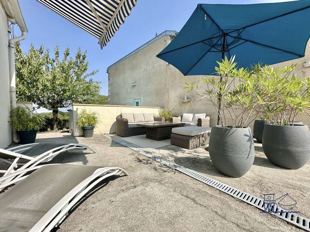 Maison à SAINT-THOMAS-DE-CONAC