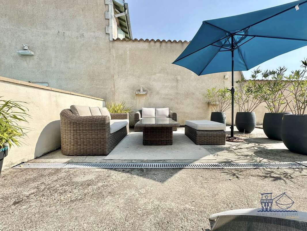 Maison à SAINT-THOMAS-DE-CONAC