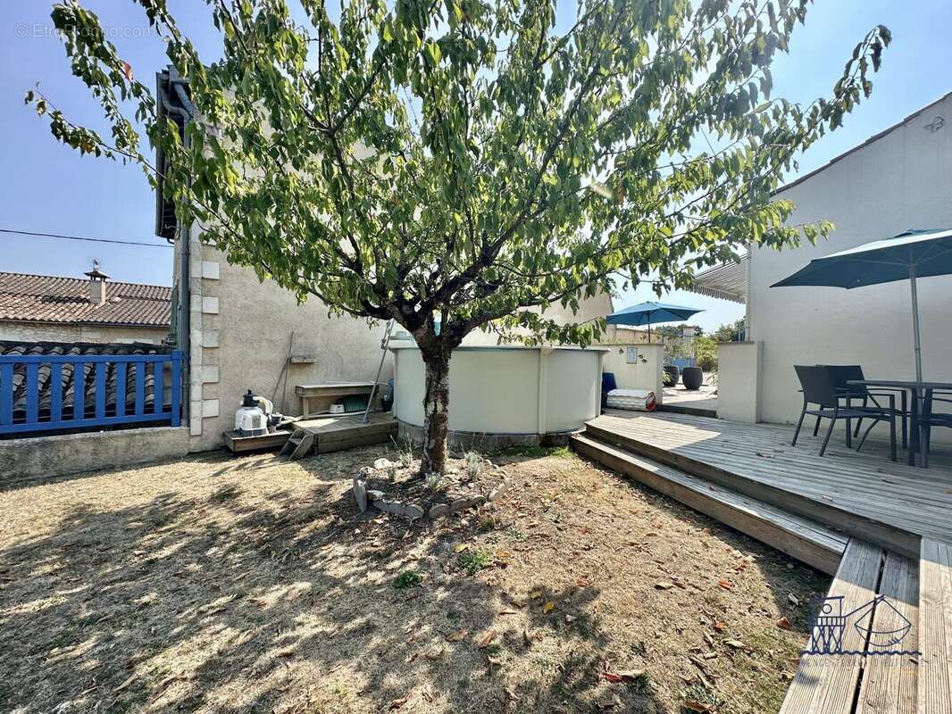 Maison à SAINT-THOMAS-DE-CONAC