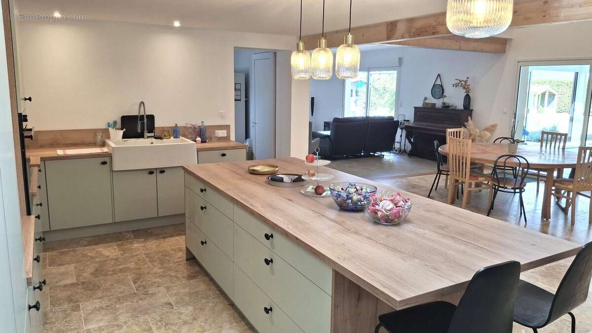 Maison à SAINT-SIMON-DE-PELLOUAILLE