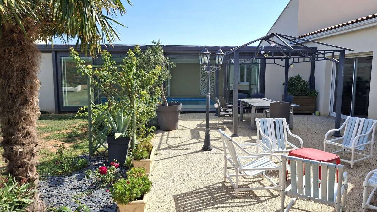 Maison à SAINT-SIMON-DE-PELLOUAILLE