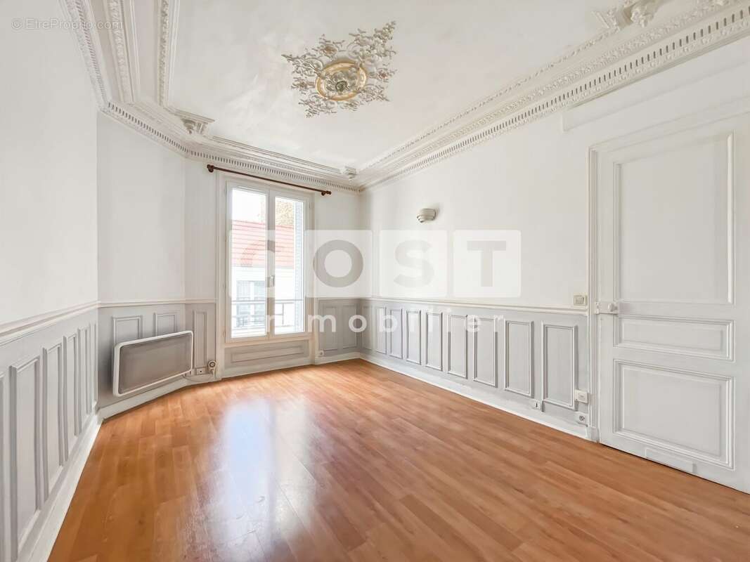 Appartement à COURBEVOIE