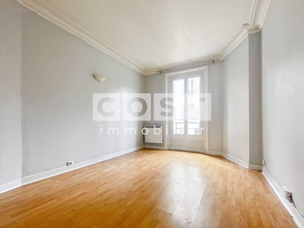 Appartement à COURBEVOIE