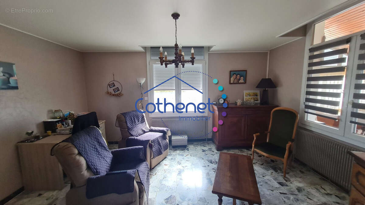 Maison à SAINT-HILAIRE-SOUS-CHARLIEU