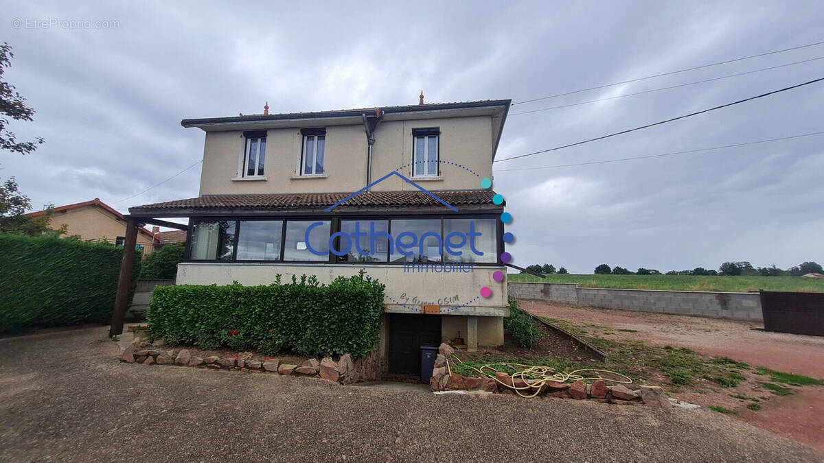 Maison à SAINT-HILAIRE-SOUS-CHARLIEU