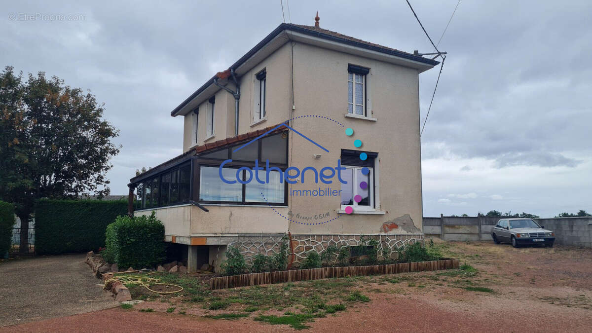 Maison à SAINT-HILAIRE-SOUS-CHARLIEU