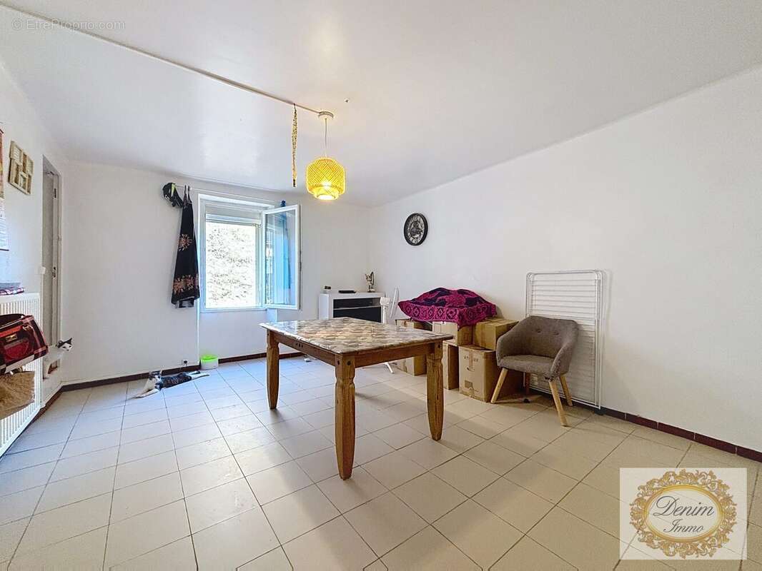 Maison à SAINT-VICTOR-DE-MALCAP