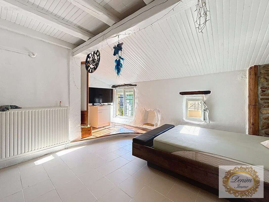 Maison à SAINT-VICTOR-DE-MALCAP